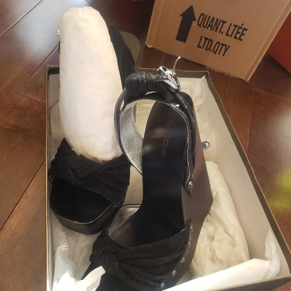 Bebe 6 inch Black Wedges - Picture 7 of 7